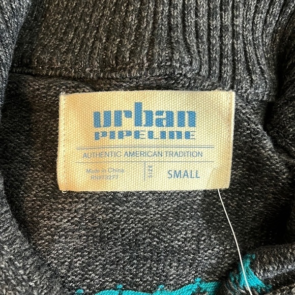 𝅺Urban Pipeline sweater, size small - Picture 3 of 7